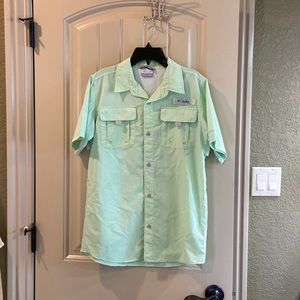 Boys Performance Fishing Shirt by Columbia Brand.  EUC!